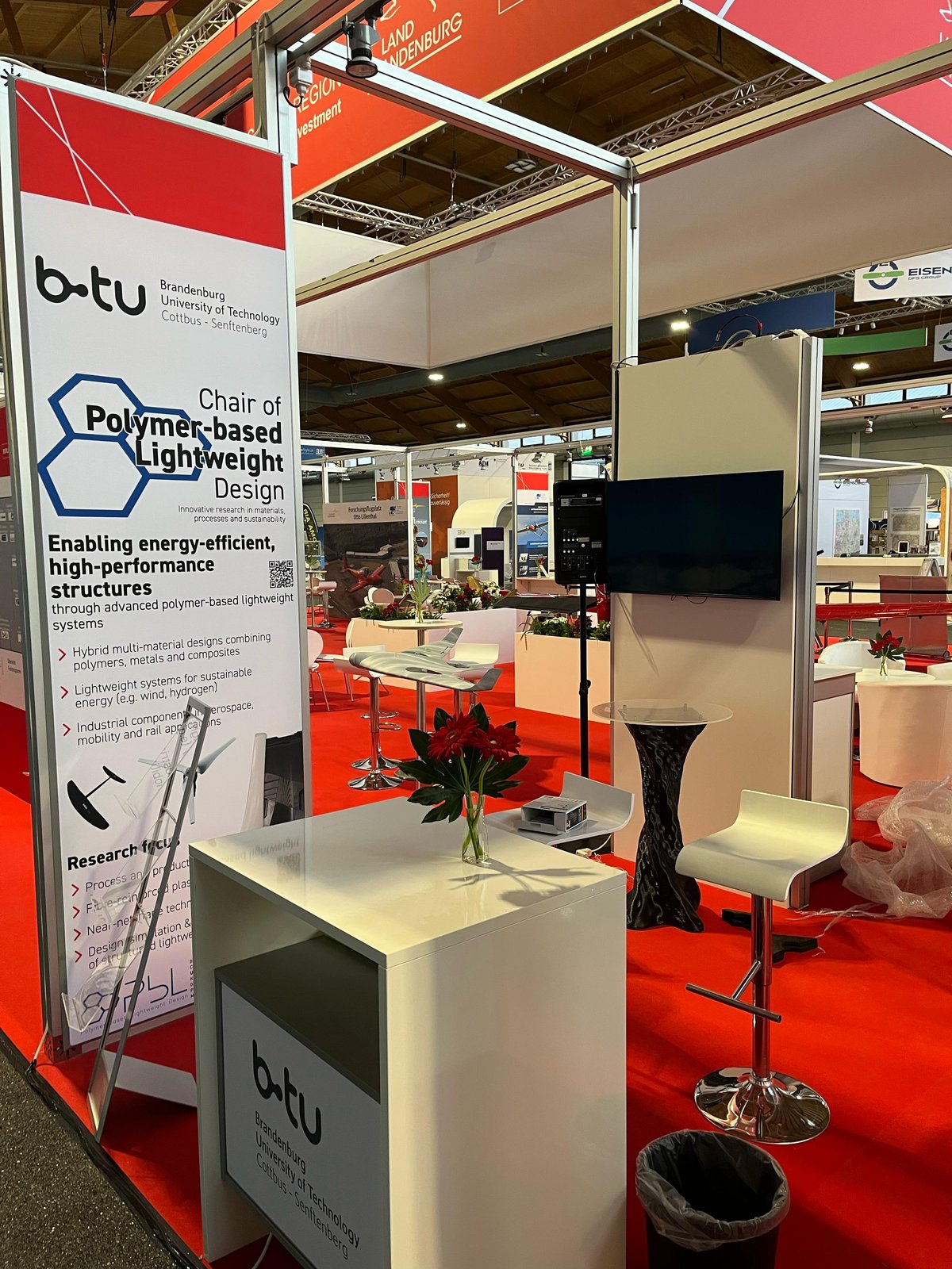 Messestand des Fachgebiets PbL auf der AERO 2026