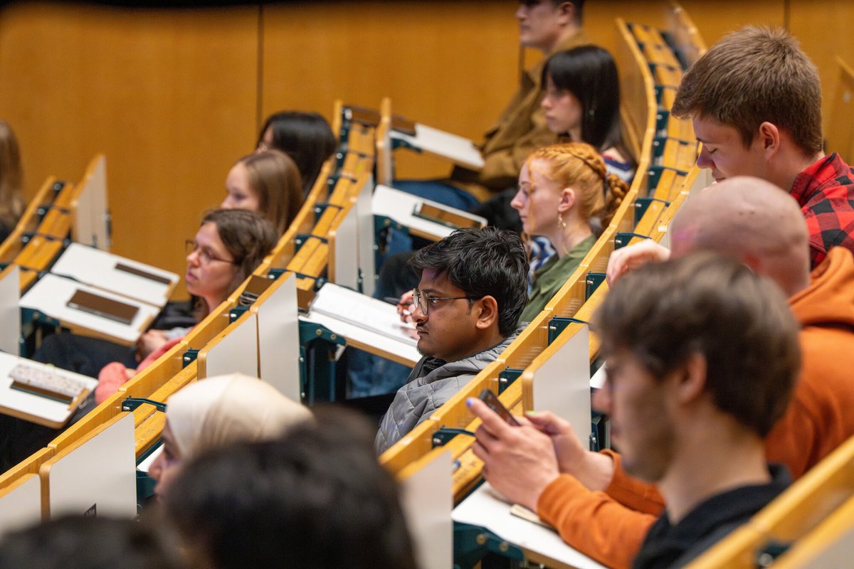 BTU-Studierende im Hörsaal.