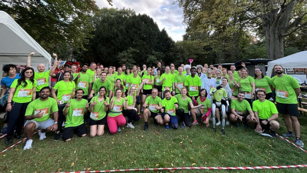 Gruppenbild im Puschkinpark vor dem Lauf