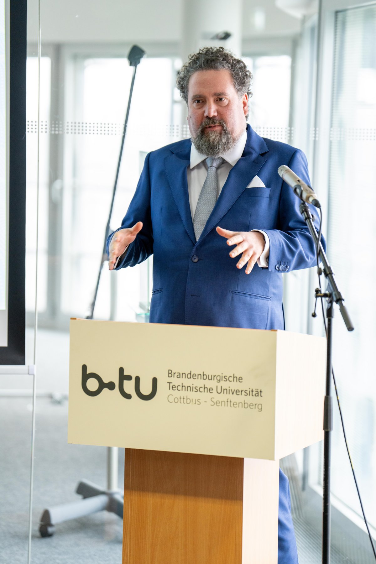 Prof. Thorsten Zander am BTU-Rednerpult