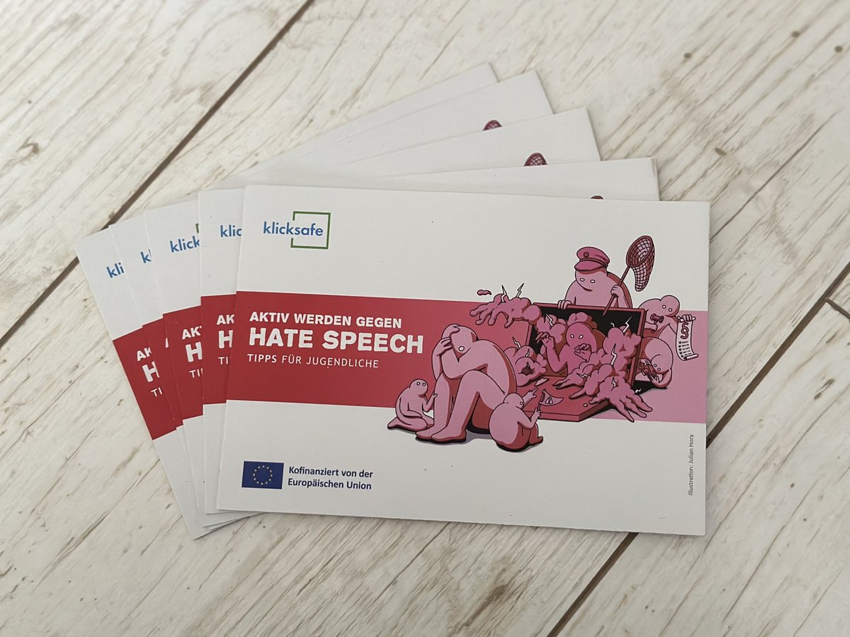 Die Grafik zeigt Flyer zum Thema "Hate Speech" von klicksafe.