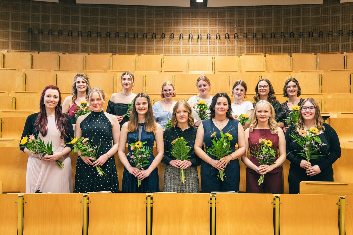 Gruppenbild mit Blumen