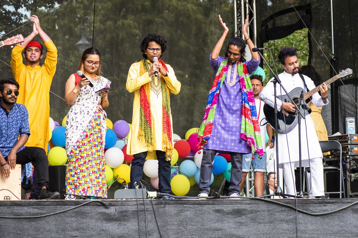 BTU-Studierende aus Bangladesh beim Musizieren