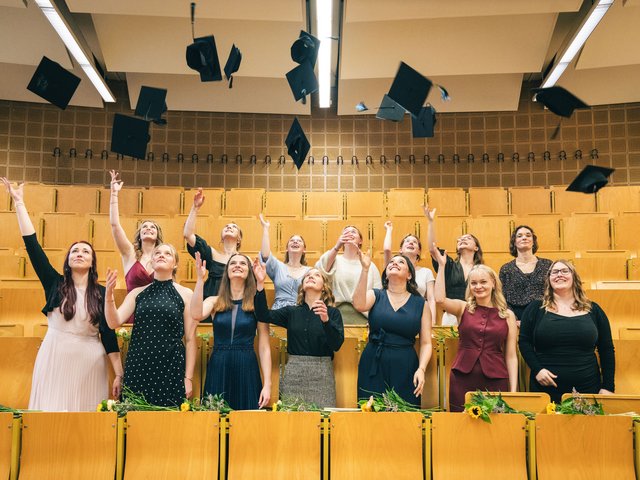 Hutwurf der Hebammen Absolventinnen