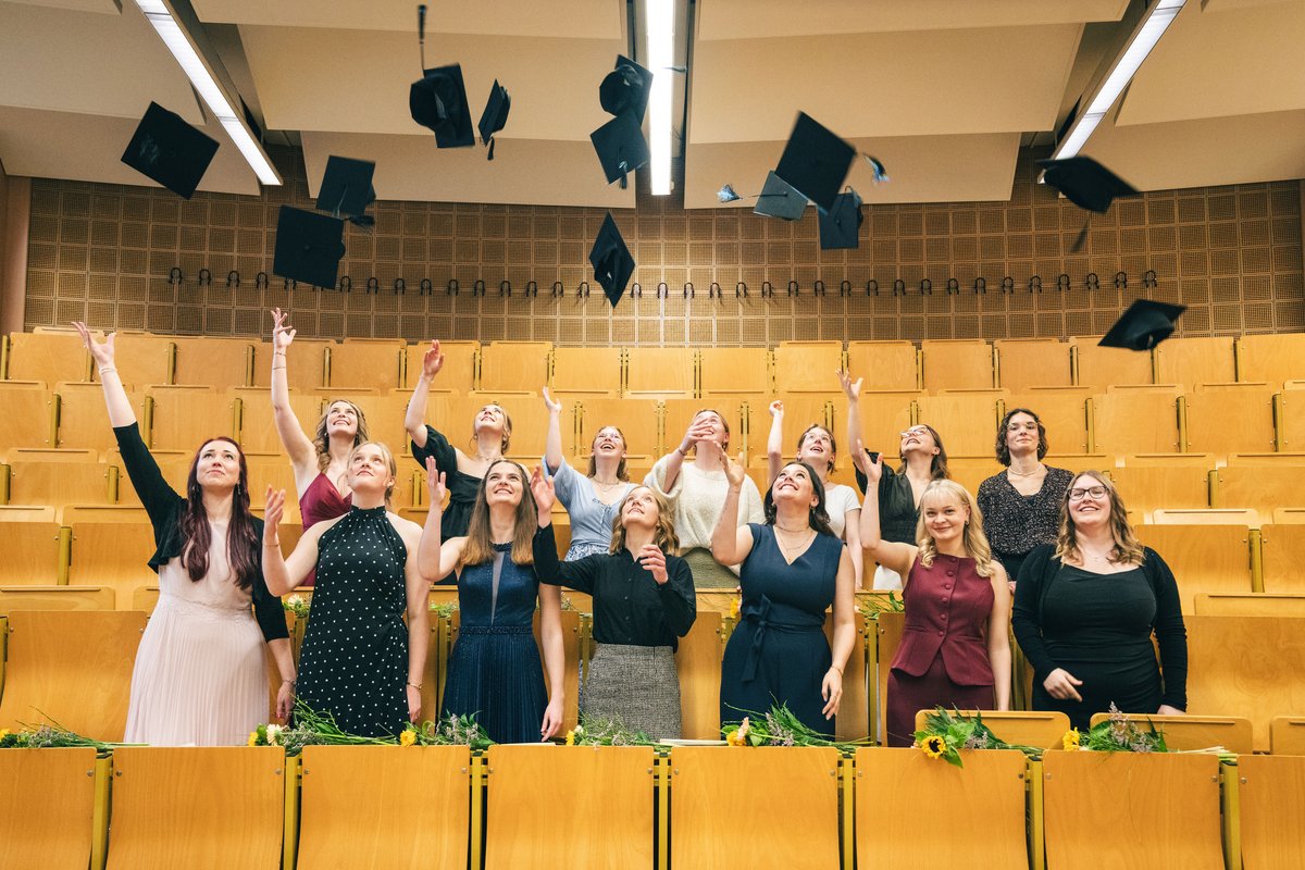 Hutwurf der Hebammen Absolventinnen