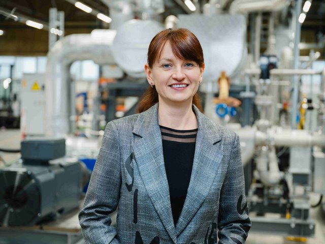 Porträtfoto der Referentin der aktuellen Vorlesung der Schüleruni der BTU Cottbus-Senftenberg Dr. Helen Müller vom Deutschen Zentrum für Luft- und Raumfahrt.