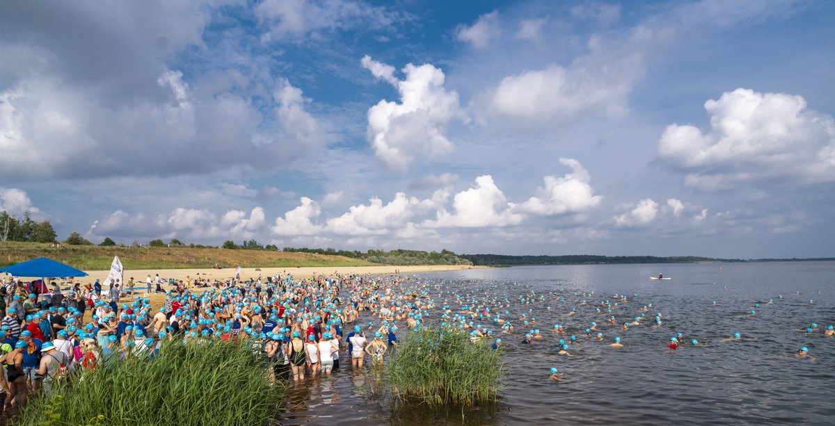 Großräschen läuft mit über 1.400 Teilnehmenden ins Wasser (© R. Schuster)
