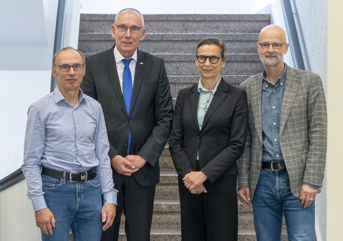 stellvertretender Senatsvorsitzender und die anwesenden Präsidiumsmitglieder