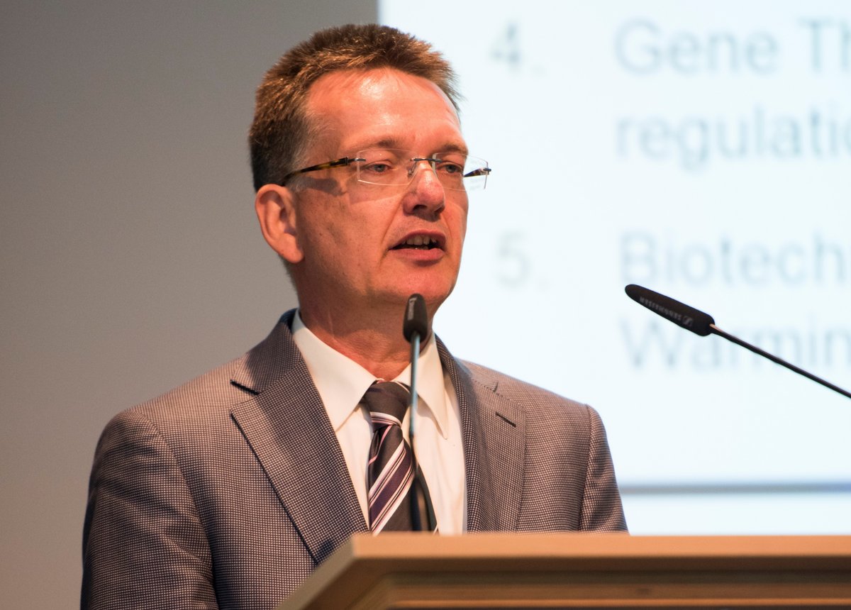 Porträtfoto von Prof. Dr. Jan-Heiner Küpper.