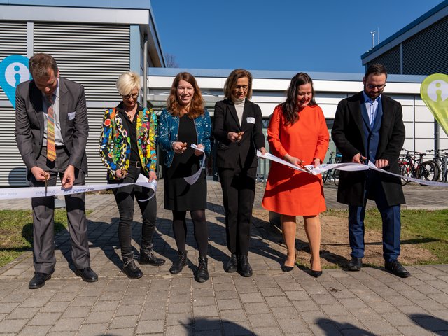 Ceremonial opening of the DLR_School_Lab 