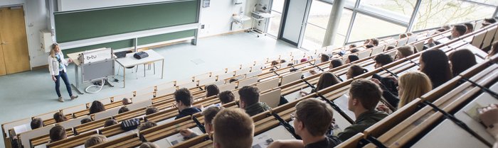 Studierende im Vorkurs