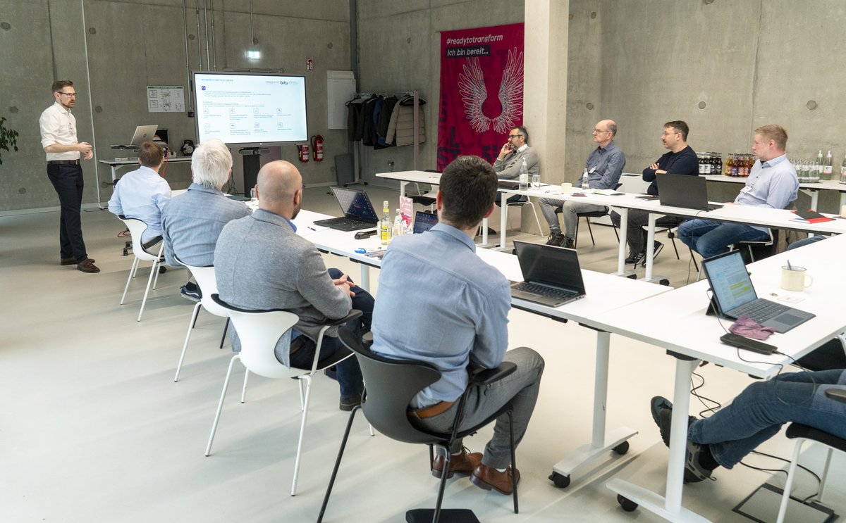 Vortrag von Marco Lubosch (chesco) zum Thema hybrid-elektrisches Fliegen