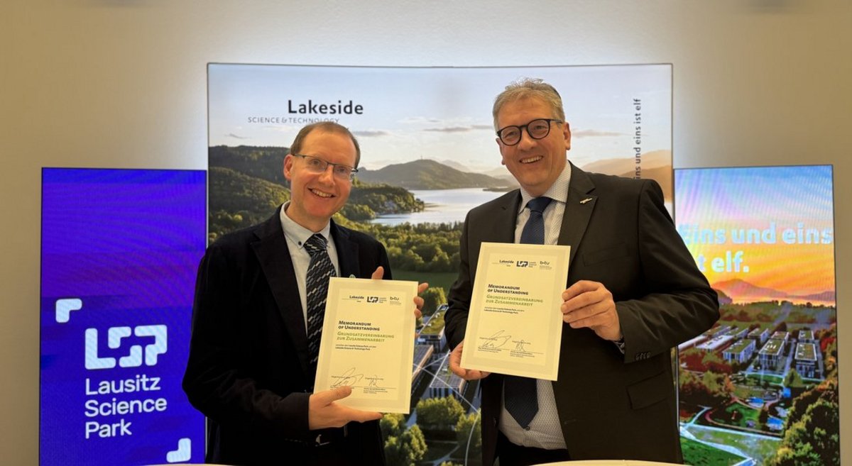 Die Partner nach der Unterzeichnung des Mou