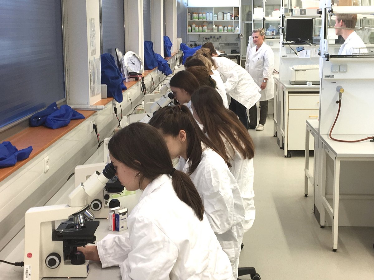 Pupils look through microscopes in the lab.