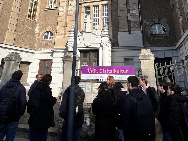 Group of young people in front of the Villa Digitalkultur