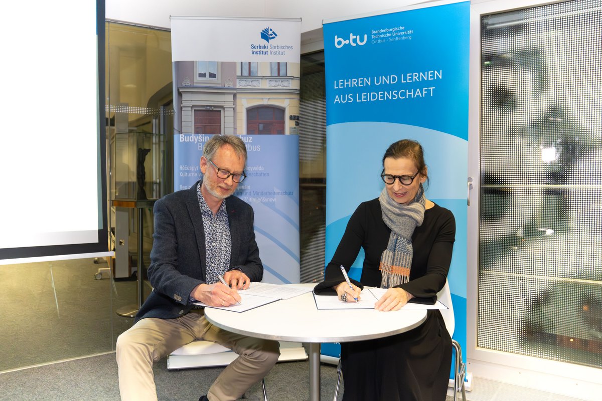 Während der Unterzeichnung