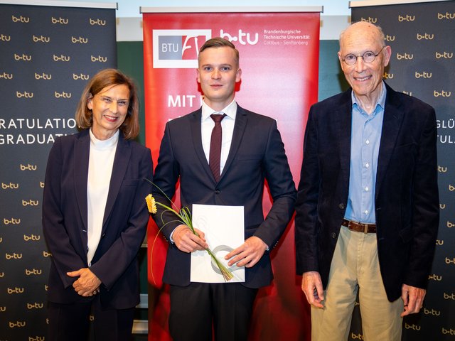 Lennart Schmidtsdorff erhält Preis für die beste Bachelorarbeit an der BTU