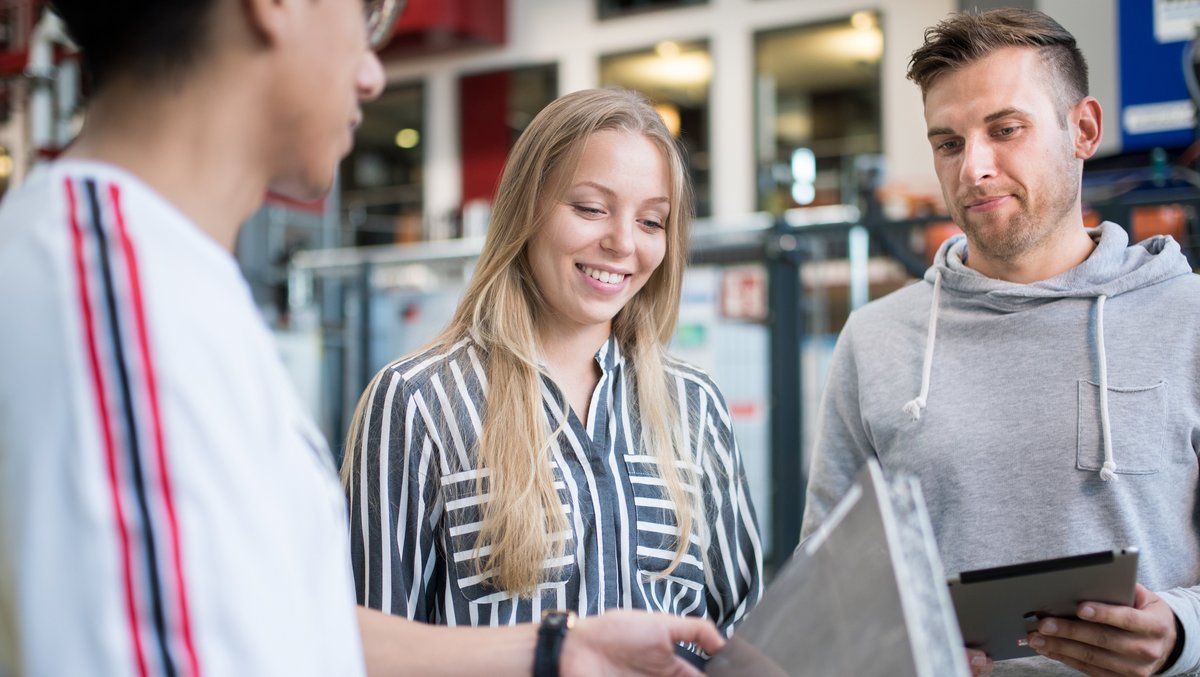 Studierende des universitären Bachelors Wirtschaftsingenieurwesen beim Austausch