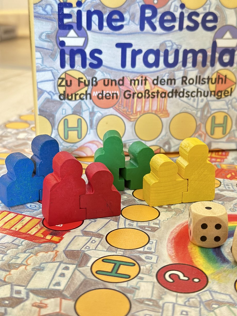 Das Foto zeigt die Spielfiguren des Brettspiels "Eine Reise ins Traumland".