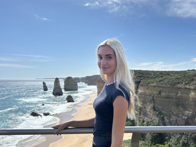 Mit Blick auf die massiven Kalksteinsäulen 'The Twelve Apostles' (Foto: privat)