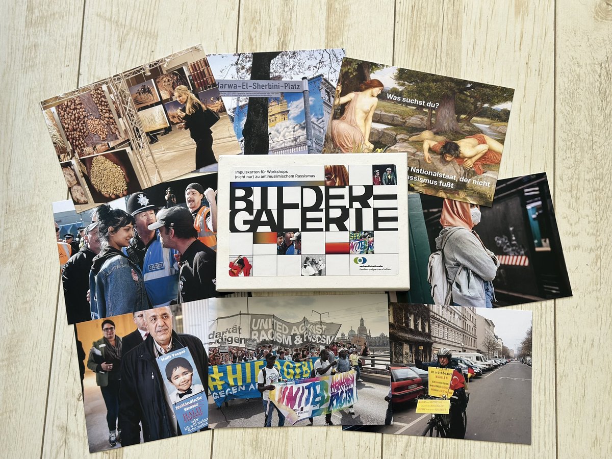 Das Foto zeigt ausgewählte Impulskarten der Übung "Bildergalerie" für Workshops (nicht nur) zu antimuslimischen Rassismus.