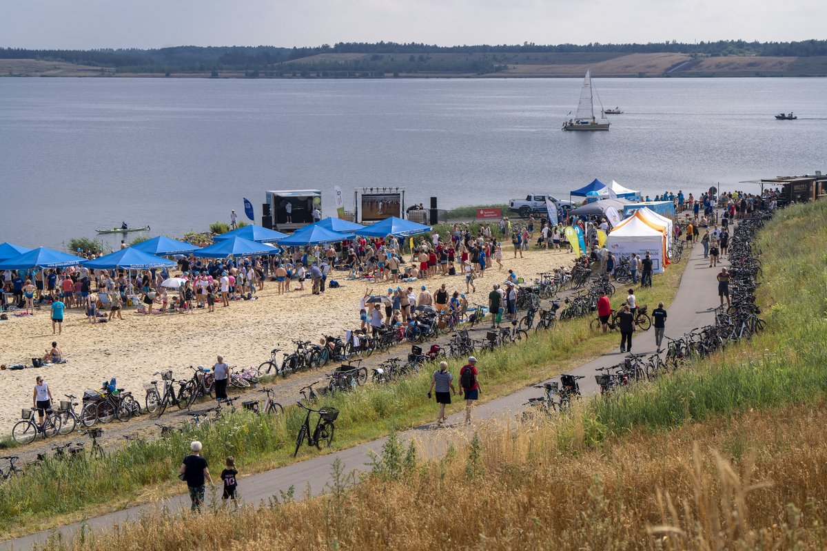 Bereits ab 14.00 Uhr kamen die ersten Gäste an den Stradtstrand Großräschen geströmt (© R. Schuster)