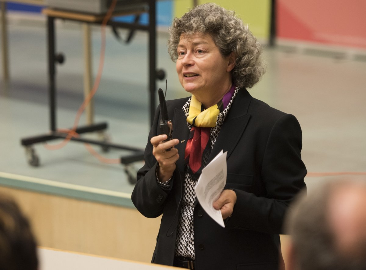 Prof. Dr. Magdalena Mißler-Behr bei einer Vorlesung