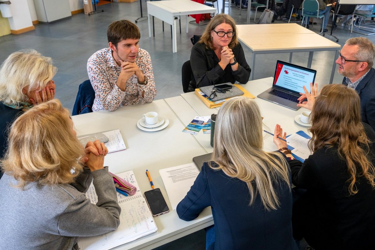 Diskussion in einer Arbeitsgruppe, die sich mit Fortbildungsangeboten beschäftigt.