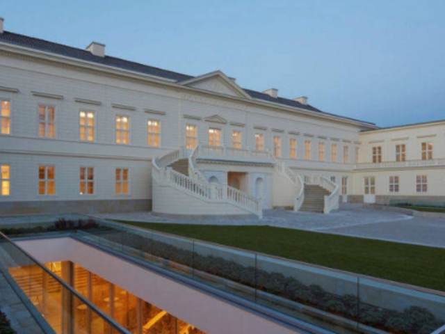 Blick auf den Innenhof von Schloss Herrenhausen; Termin 09.02.2017 ab 20:30 Uhr; Ort Schloss Herrenhausen