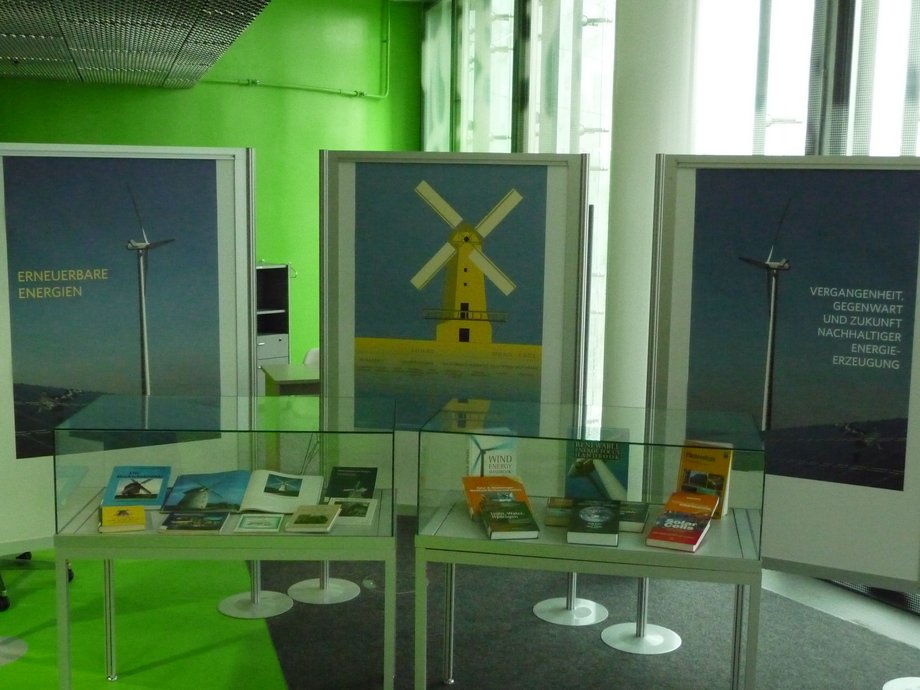 Ausstellung "Internationales Jahr der erneuerbaren Energie" im 2. OG des IKMZ