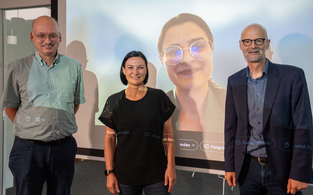 Gruppenbild mit Videoportät