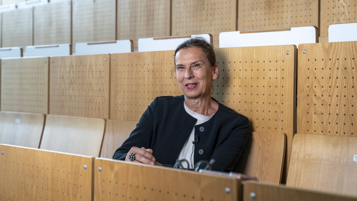 Gesine Grande sitzt im Hörsaal