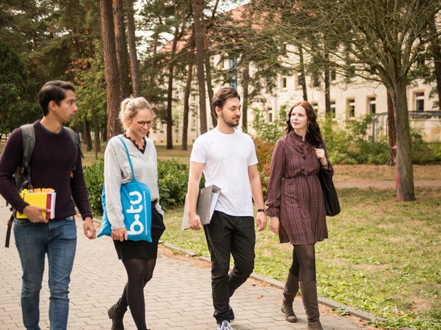 Students at the Cottbus-Sachsendorf campus