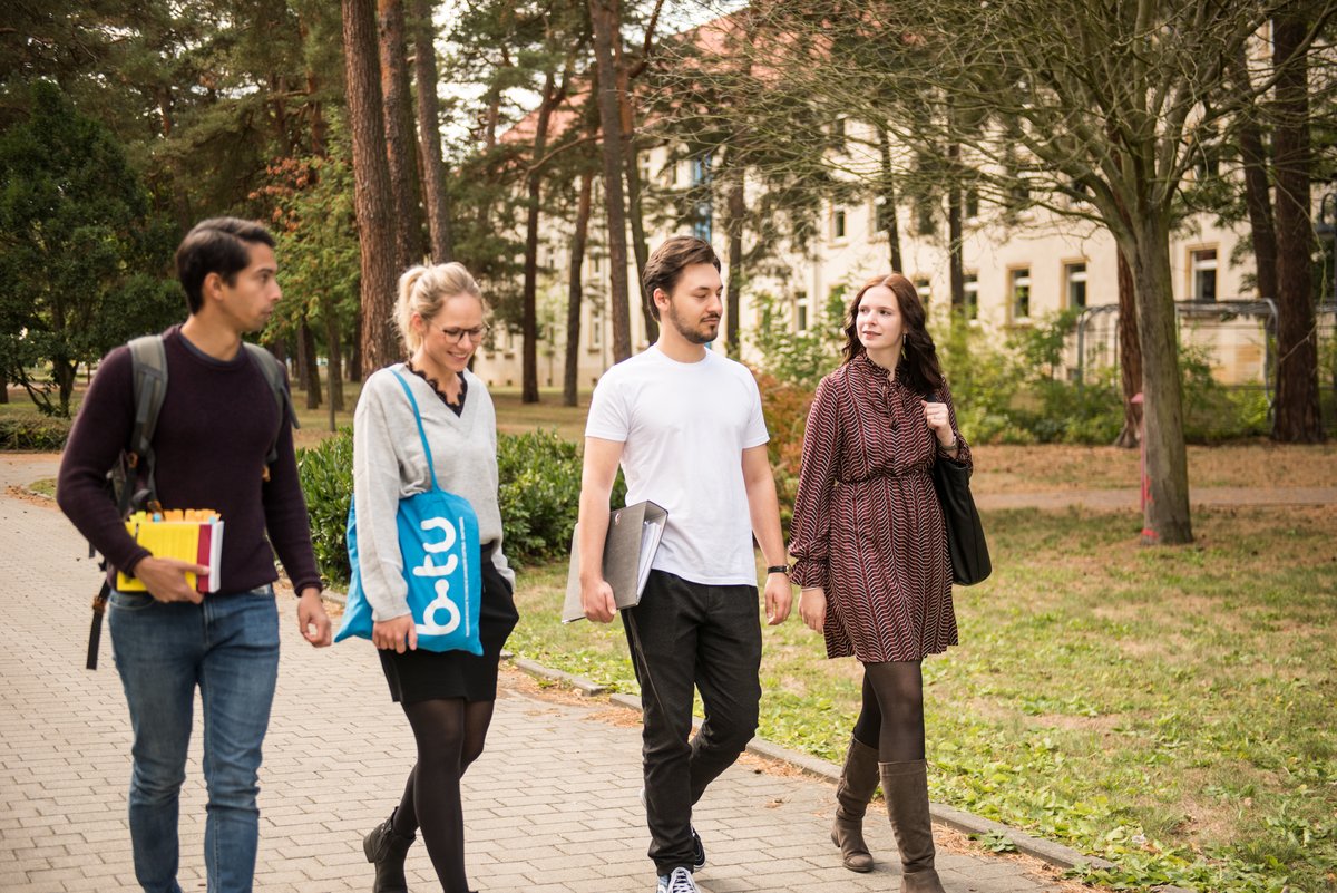 Students at the Cottbus-Sachsendorf campus