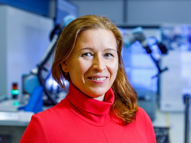 Portrait photo of Dr. Svetlana Meissner.