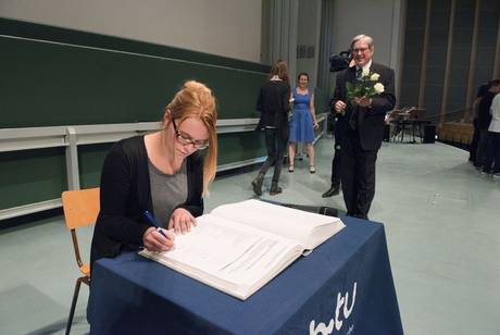Entry in the BTU’s matriculation book a student enters her name for her course in the BTU matriculation book