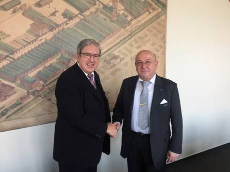 Kooperationsvereinbarung Innovative Hochschule: Prof. Steinbach (li.) und Prof. Ungvári unterzeichneten eine Kooperationsvereinbarung