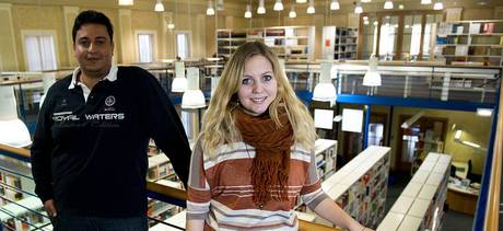 Studierende in der Bibliothek der BTU Cottbus-Senftenberg