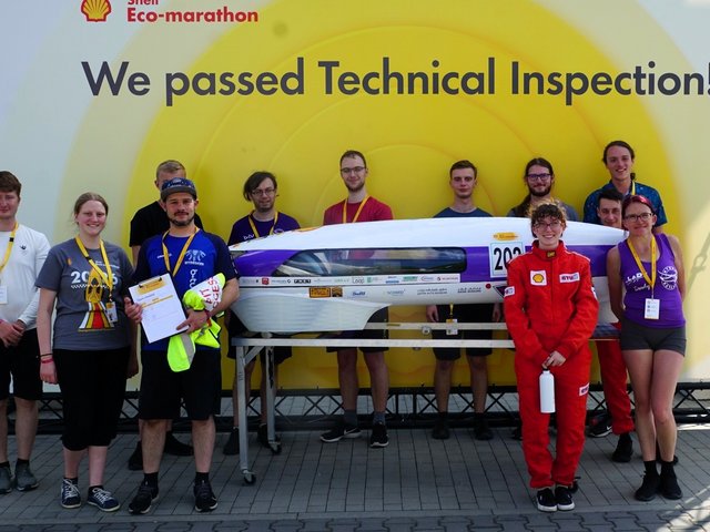 Das Team Lausitz Dynamics freut sich über die bestandene Technische Inspektion seines Fahrzeuges beim Shell Eco-marathon Poland.
