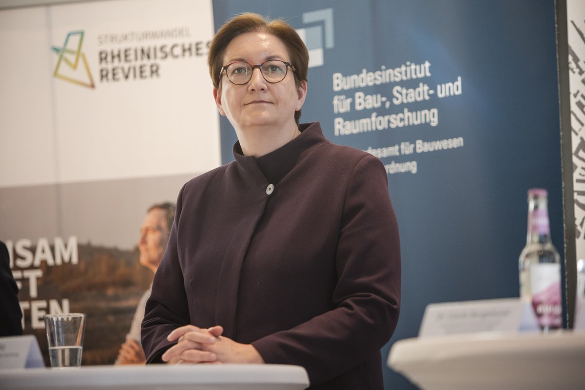 Bundesministerin Geywitz am Rednerpult