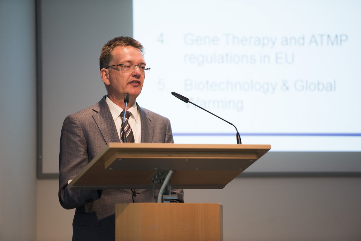 Prof. Dr. Jan-Heiner Küpper während seiner Präsentation