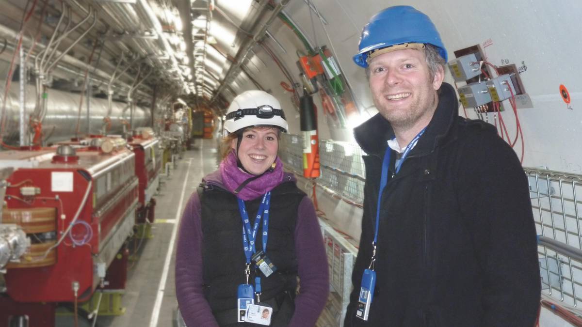 Zwei Studierende im CERN