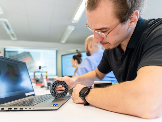 Wissenschaftler am PC.