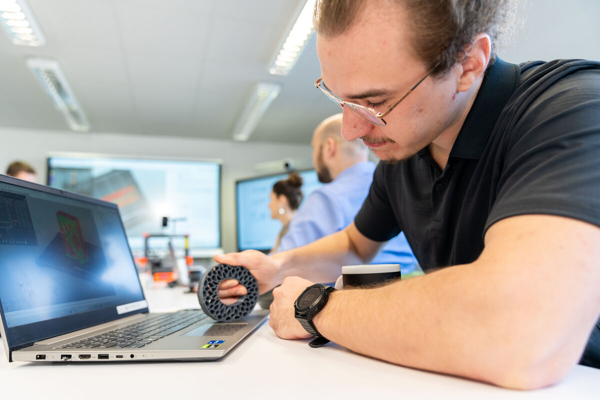 Wissenschaftler am PC.