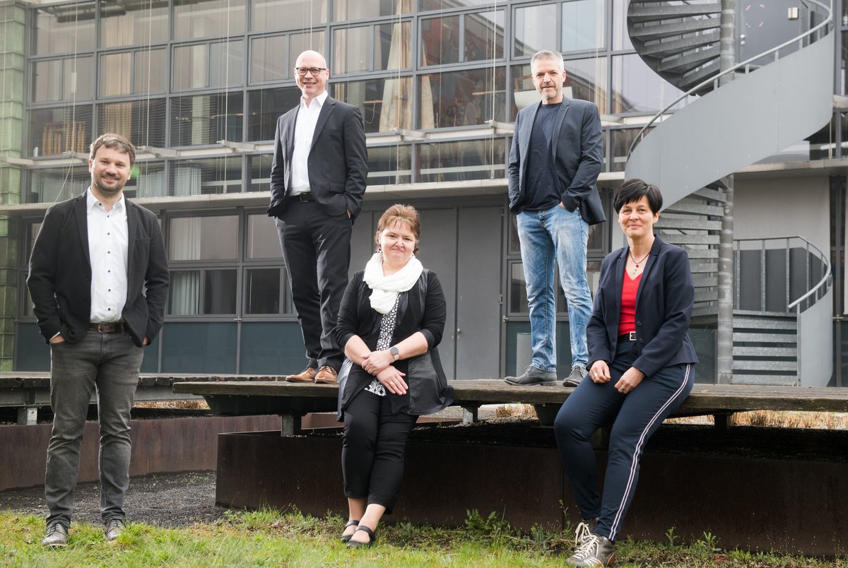 Personen von links: Prof. Dr.-Ing. Wolfgang Dornisch, Prof. Dr.-Ing. Bernhard Weyrauch, Ramona Krause, Dr.-Ing. Volker Wetzk und Grit Scheppan