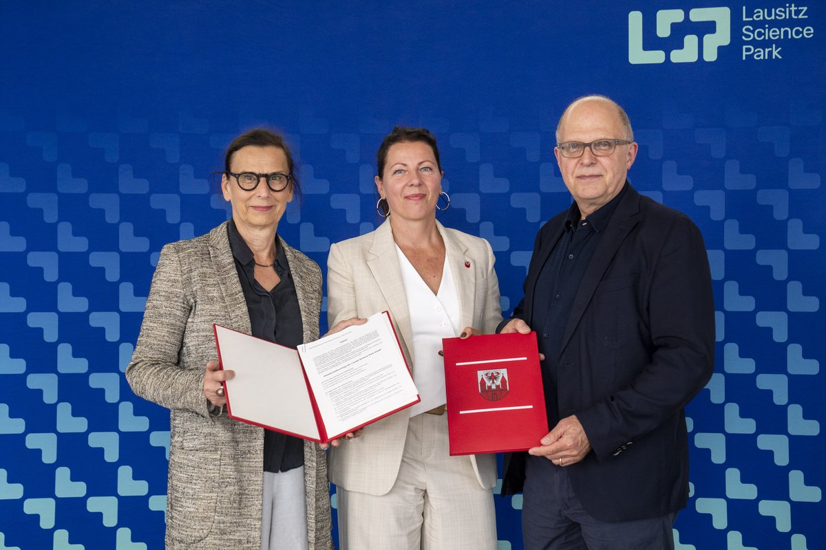 Die gesellschafter mit dem Vertrag