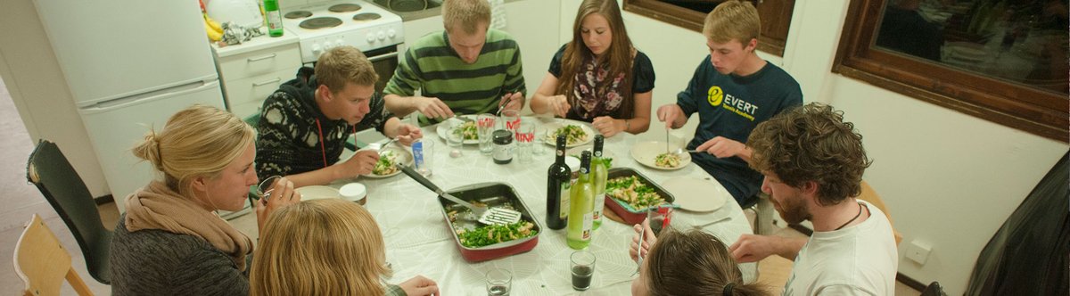 For students Students at the dinner table