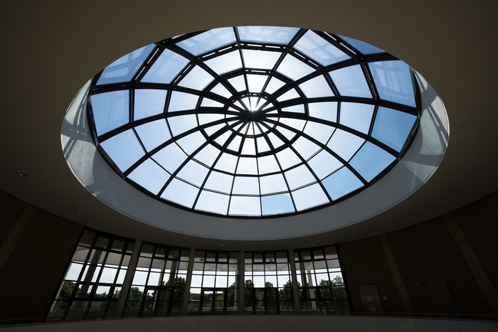 Kuppel im Konrad Zuse Medienzentrum auf dem Campus Senftenberg.