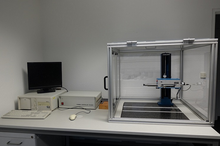 Hommel-Oberflächenprofil-Messstation inkl. PC und Controller