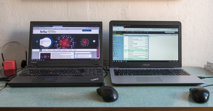Symbolbild für virtuelle Kommunikation, zwei Laptops